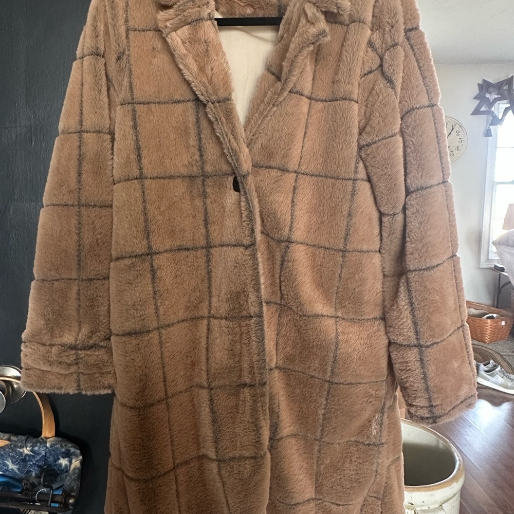 Women's Tan Faux Fur Coat